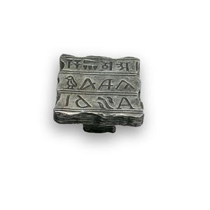 Immagine di pomoli s-h100 mm. 46 plastica argento antico 47 a:46 h:31                                                                                           