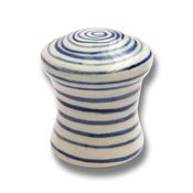 Immagine di pomoli s-sp59 mm. 30 ceramica bianco/righe blu 30 a:30 h:34                                                                                           
