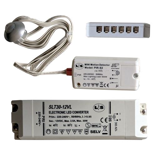 Immagine di alimentatori 12v dc c/ird  30w-6 out md c/distributore 6 vie                                                                                           